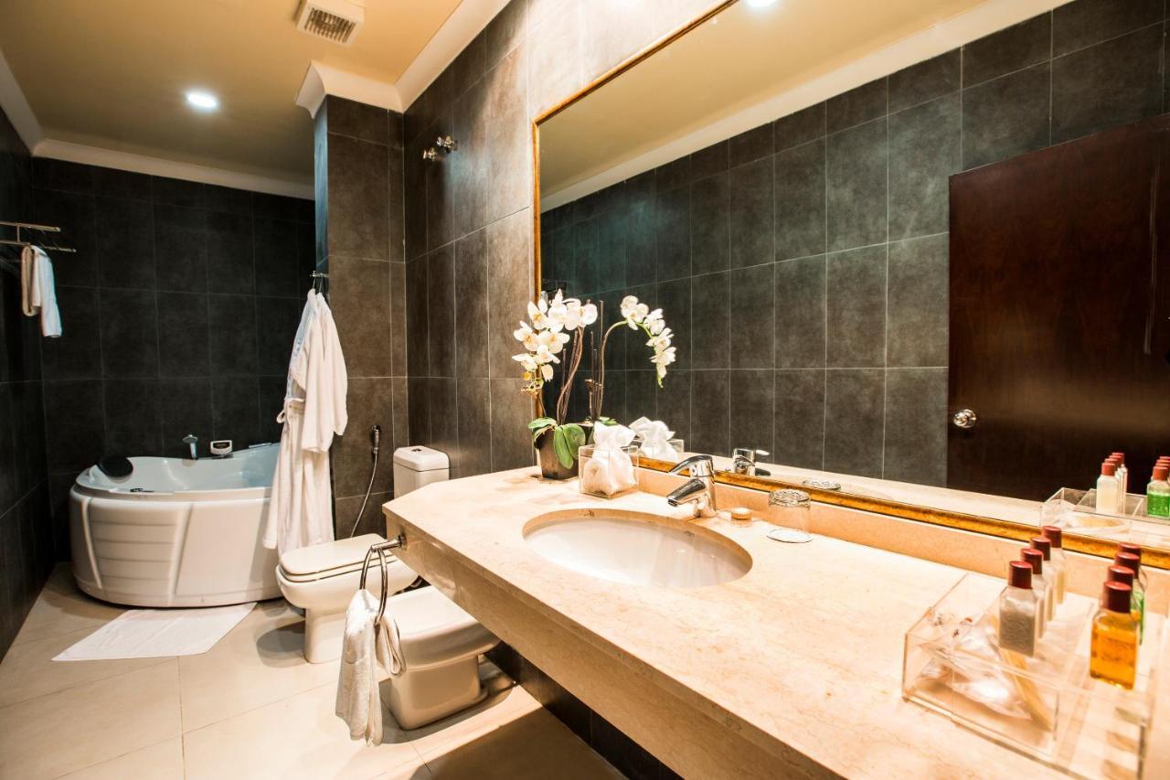 ברזוויל Mikhael'S Hotel מראה חיצוני תמונה