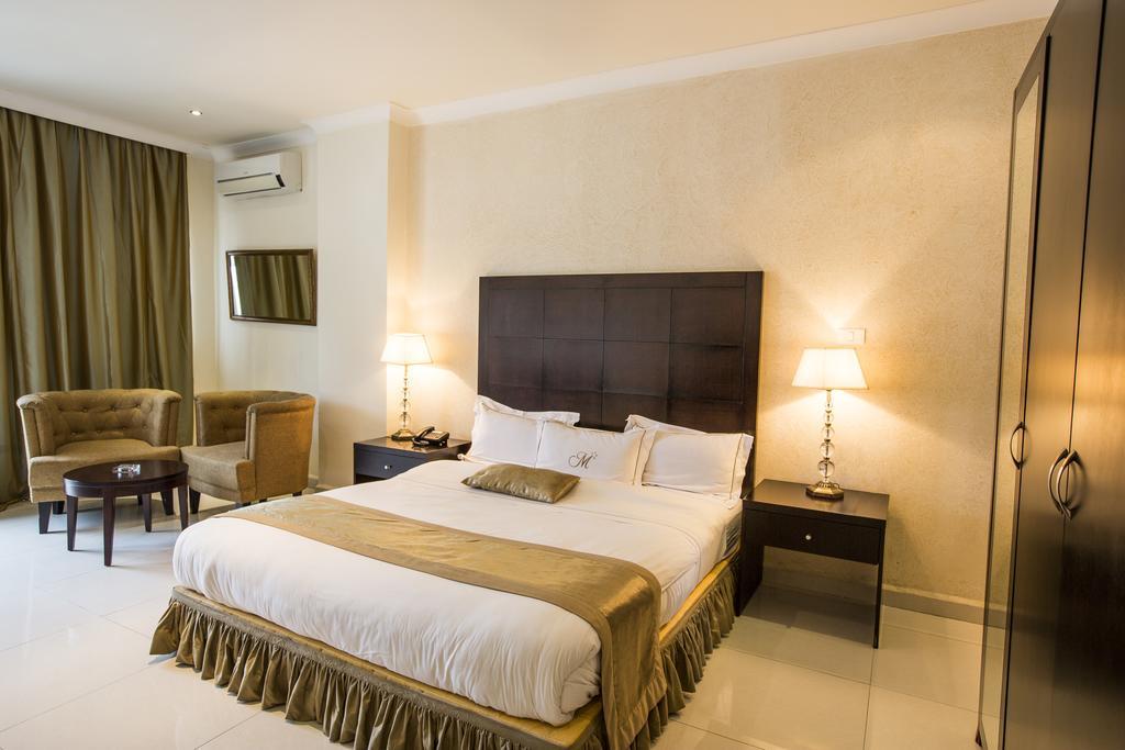 ברזוויל Mikhael'S Hotel מראה חיצוני תמונה