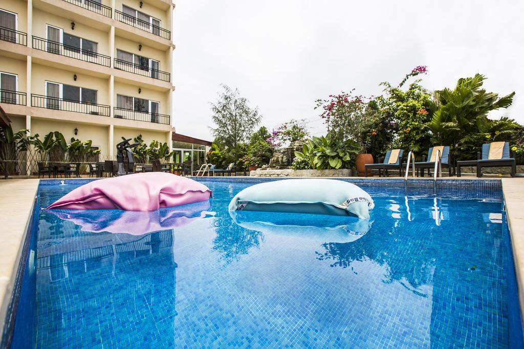 ברזוויל Mikhael'S Hotel מראה חיצוני תמונה