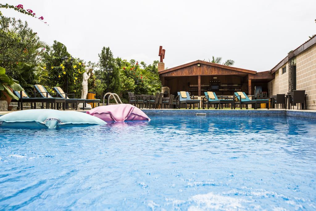 ברזוויל Mikhael'S Hotel מראה חיצוני תמונה