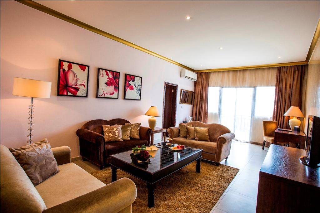 ברזוויל Mikhael'S Hotel מראה חיצוני תמונה