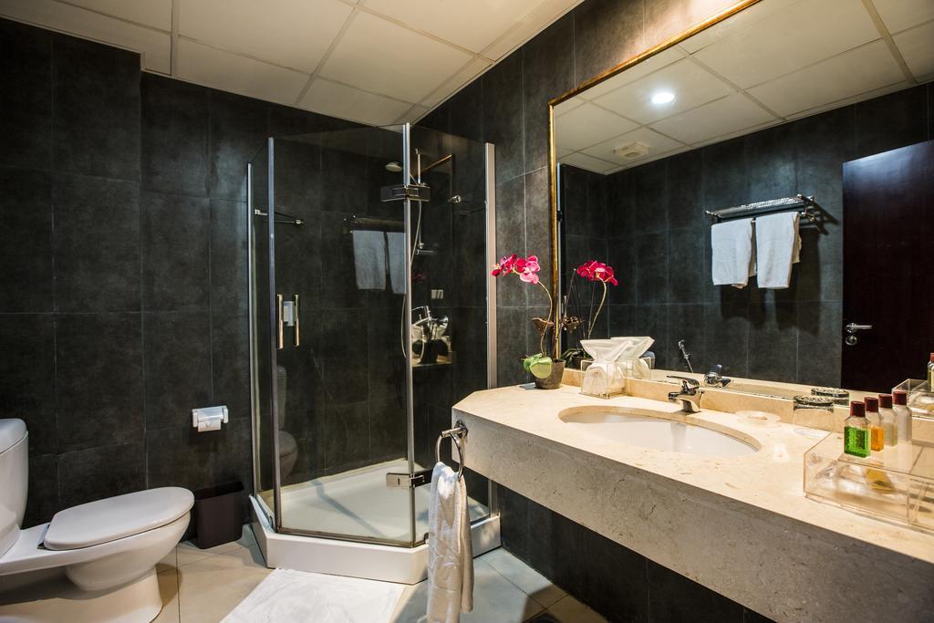 ברזוויל Mikhael'S Hotel מראה חיצוני תמונה