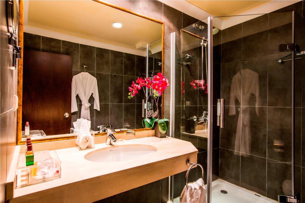 ברזוויל Mikhael'S Hotel מראה חיצוני תמונה