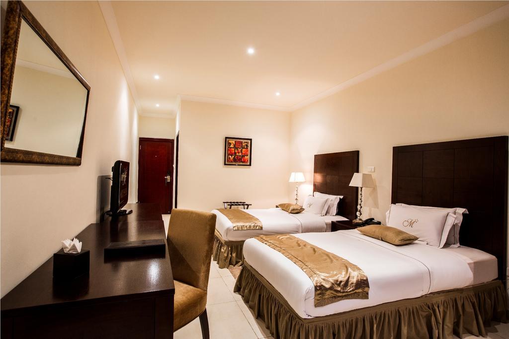 ברזוויל Mikhael'S Hotel מראה חיצוני תמונה