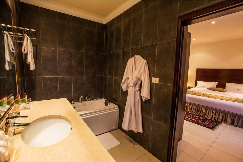 ברזוויל Mikhael'S Hotel מראה חיצוני תמונה