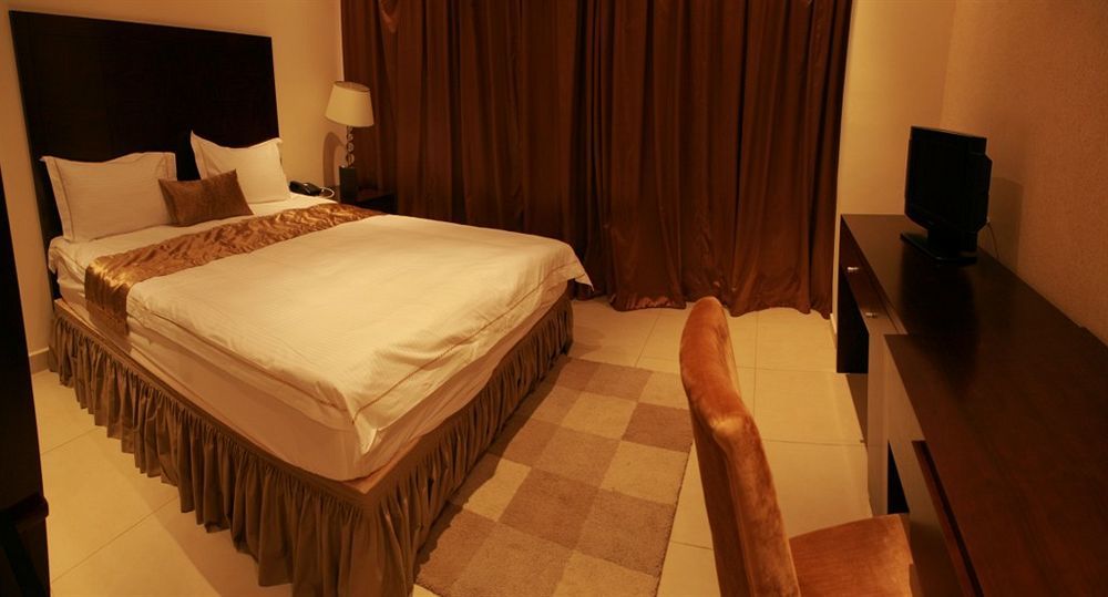 ברזוויל Mikhael'S Hotel מראה חיצוני תמונה
