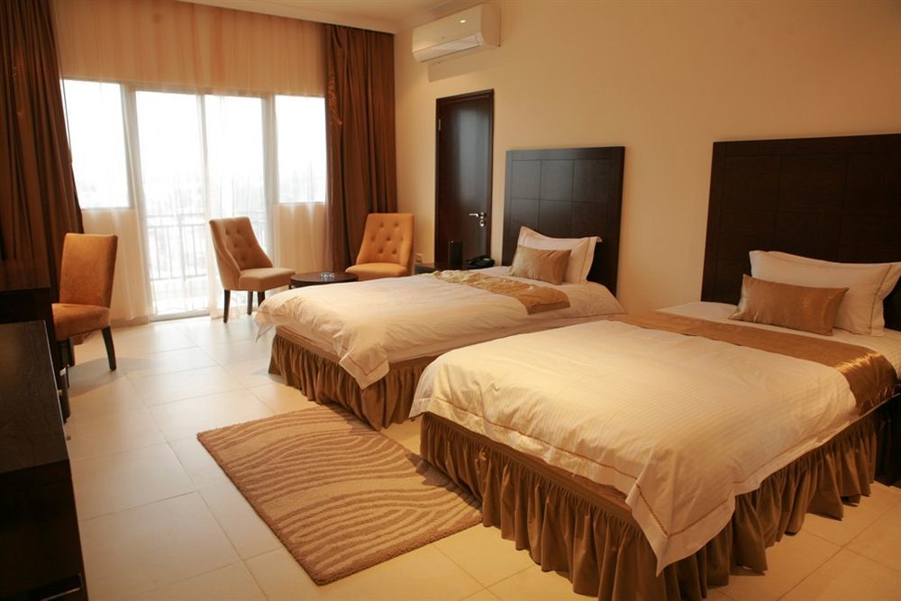 ברזוויל Mikhael'S Hotel מראה חיצוני תמונה