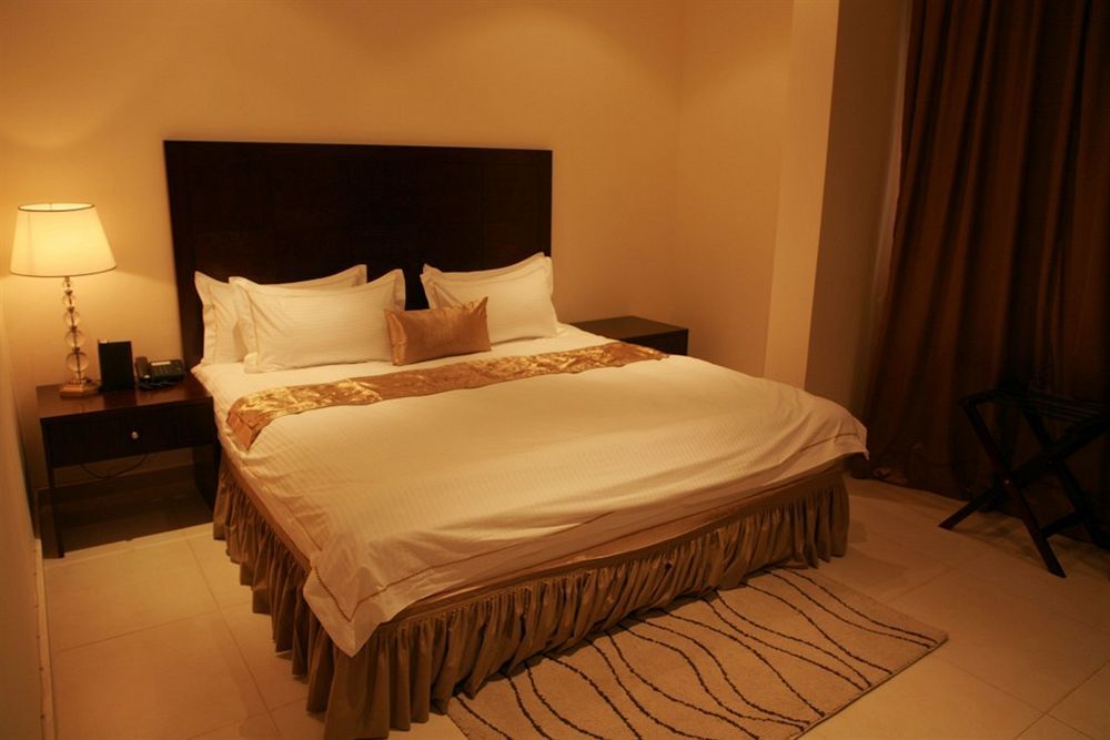 ברזוויל Mikhael'S Hotel מראה חיצוני תמונה