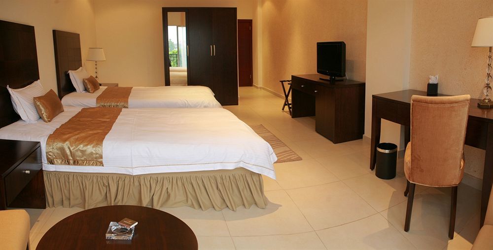 ברזוויל Mikhael'S Hotel מראה חיצוני תמונה