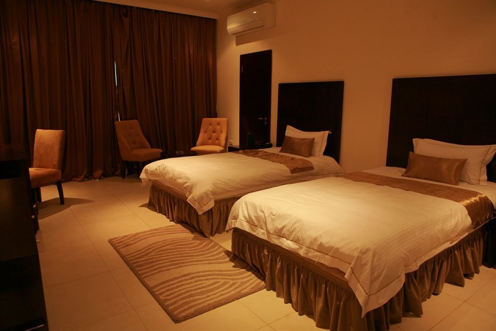 ברזוויל Mikhael'S Hotel מראה חיצוני תמונה