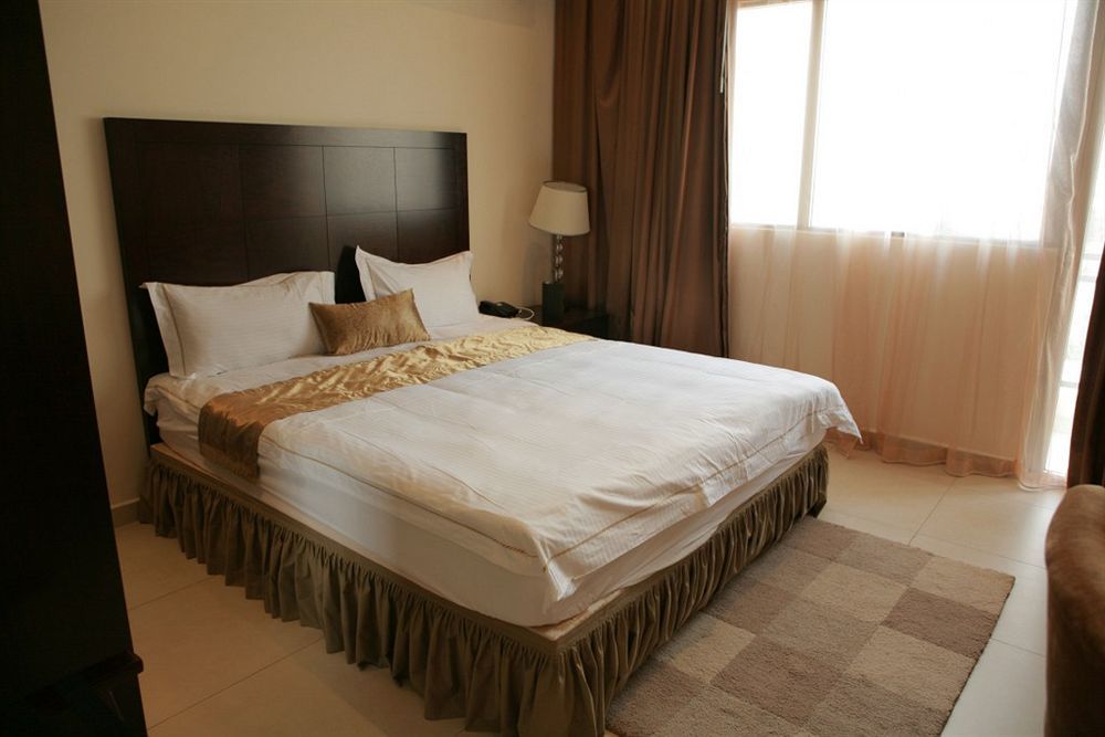 ברזוויל Mikhael'S Hotel מראה חיצוני תמונה