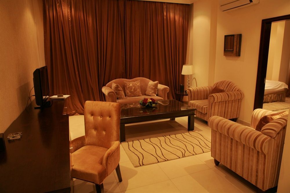 ברזוויל Mikhael'S Hotel מראה חיצוני תמונה