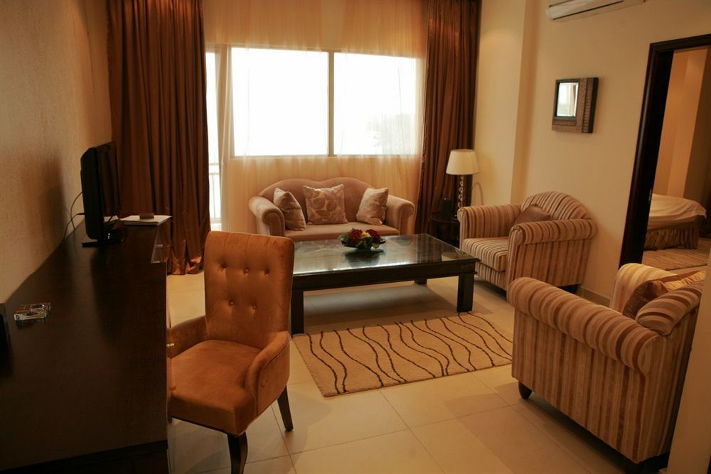 ברזוויל Mikhael'S Hotel מראה חיצוני תמונה